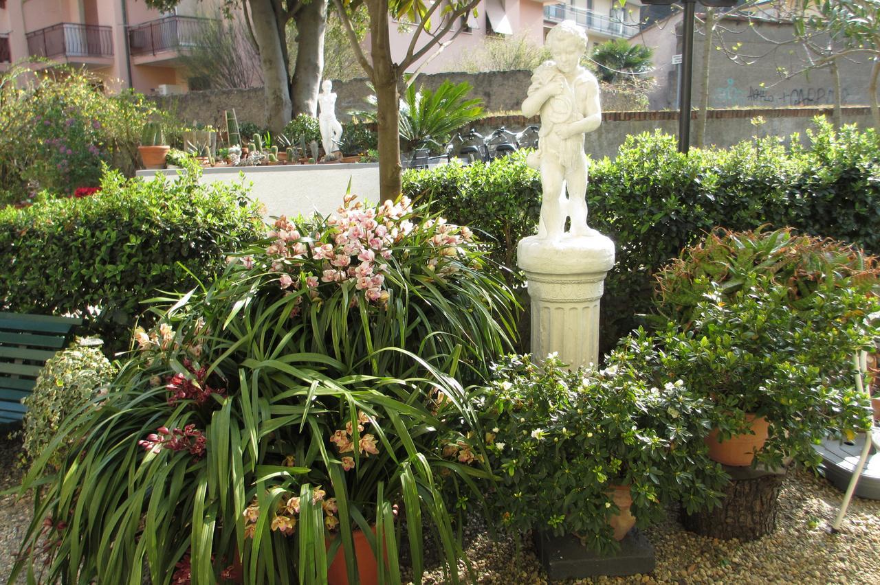 מונליה Villa Argentina מראה חיצוני תמונה